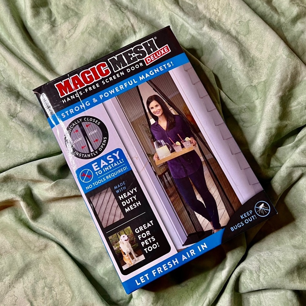 NWT Black Magic Mesh Deluxe Hands Free Magnetic Screen Door